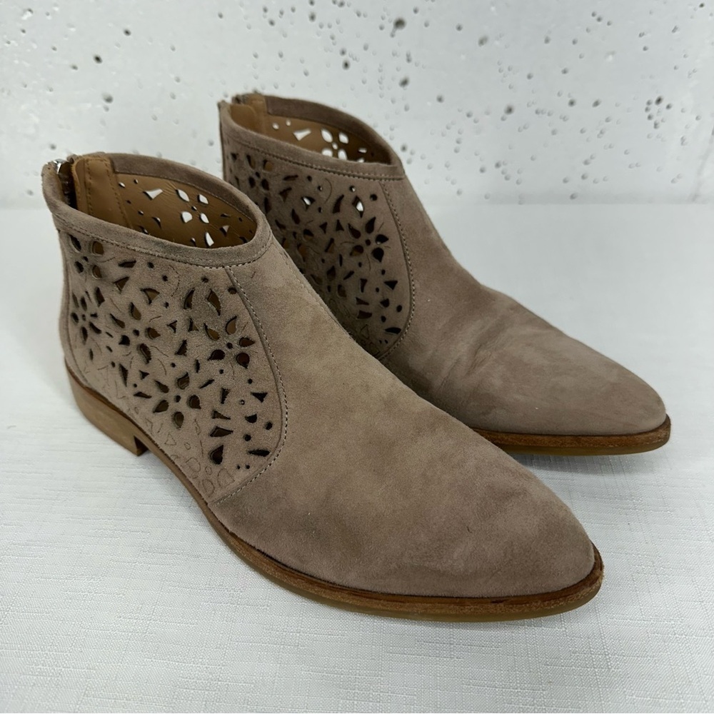 Italeau Women’s size 36 Handmade Beige Suede Ankle Boots